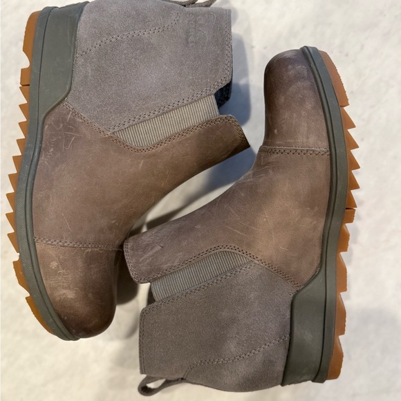 Sorel Evie Chelsea Boots in Quarry - Picture 2 of 6